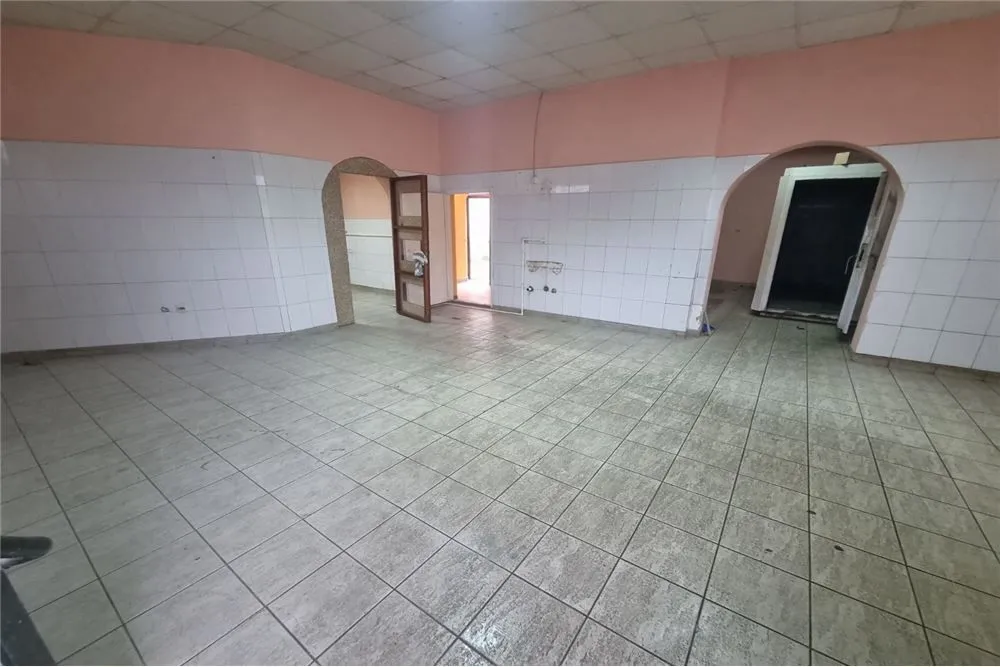 Izdavanje, poslovni prostor, 140m², Centar, Niš