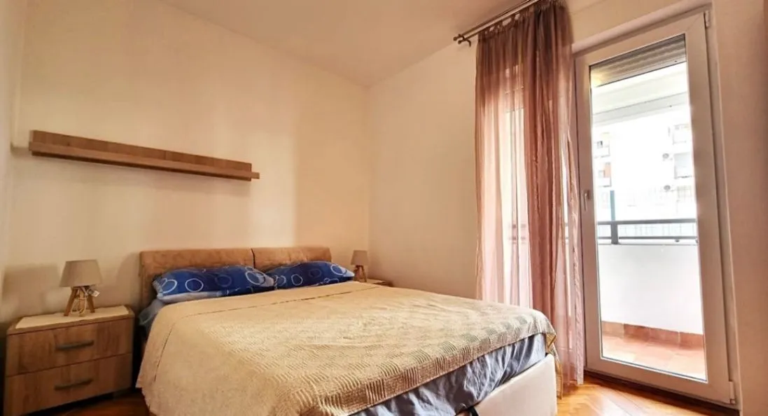 Izdavanje, dvosoban stan, 63m², Blok 9, Podgorica