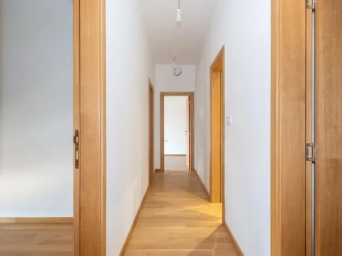 Izdavanje, četvorosoban stan, 142m², Zabjelo, Podgorica - image 4