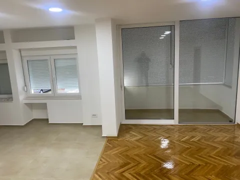 Poslovni prostor in Preko Morače
