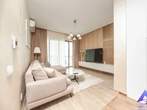 Rent, two bedroom apartment, 74m², Bečići, Budva