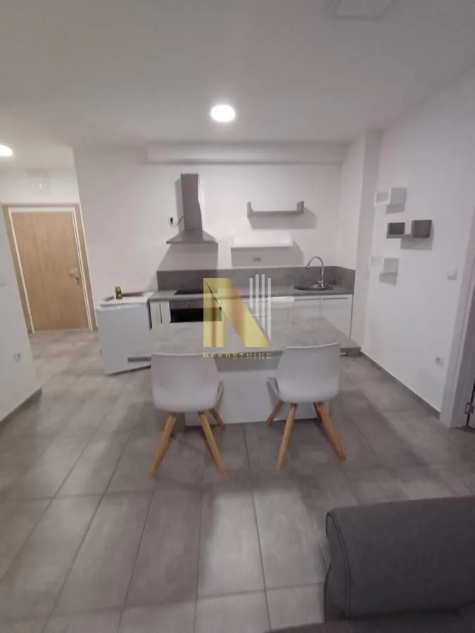 Prodaja, dvosoban stan, 43m², Salajka, Novi Sad Sve Podlokacije