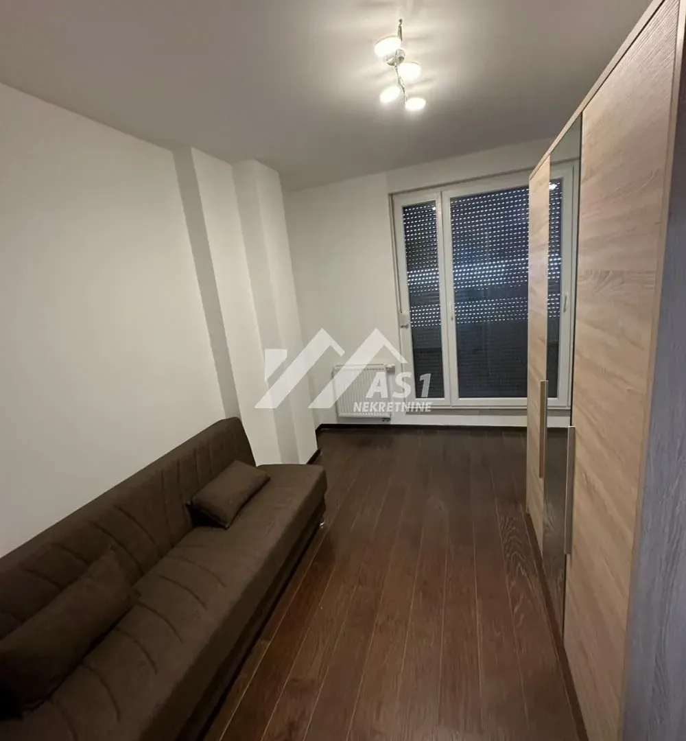 Izdavanje, trosoban stan, 76m², Adamovićevo Naselje, Novi Sad Sve Podlokacije