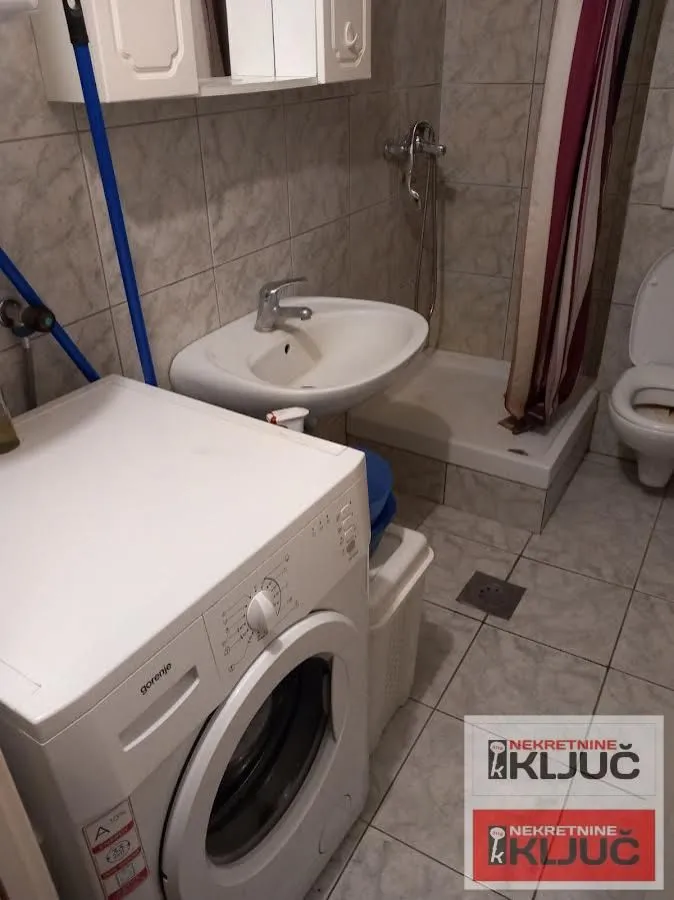 Prodaja, trosoban stan, 45m², Bulevar Oslobodjenja, Novi Sad Sve Podlokacije
