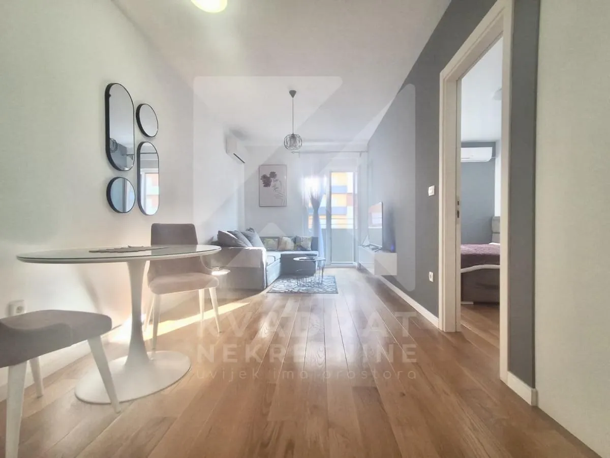 Prodaja, jednosoban stan, 40m², Central Point, Podgorica