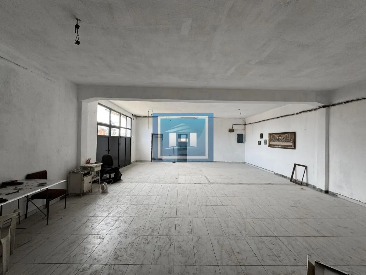 Izdavanje, poslovni prostor, 750m², Mijatovac, Ćuprija