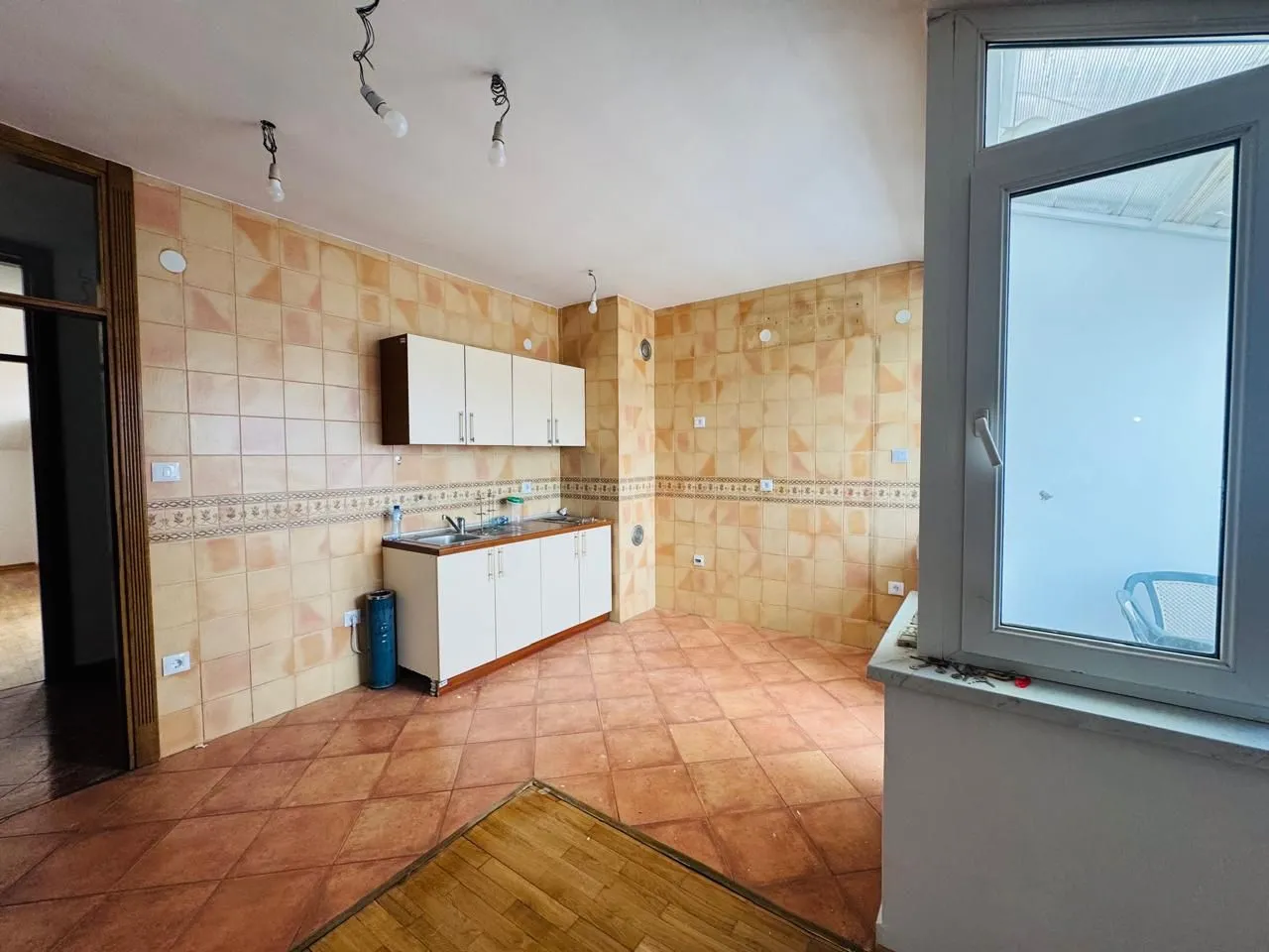 Izdavanje, poslovni prostor, 200m², Gintaš, Podgorica