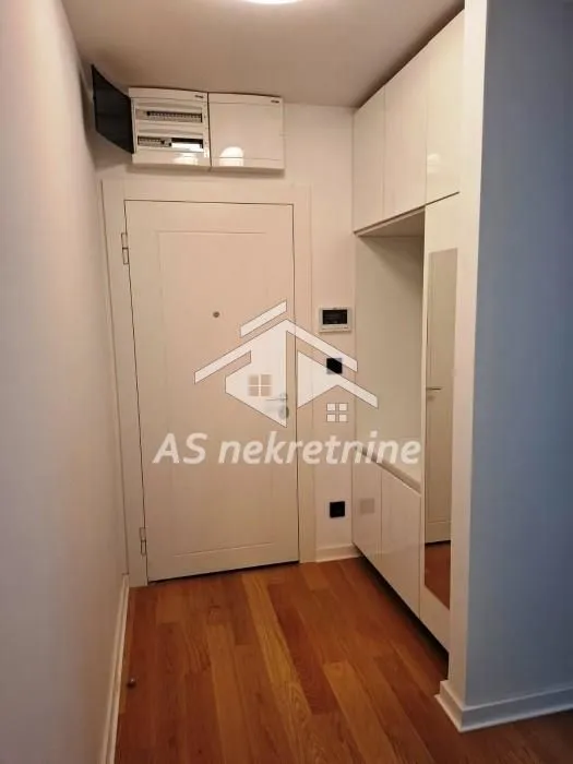 Izdavanje, trosoban stan, 72m², Crveni Krst, Beograd
