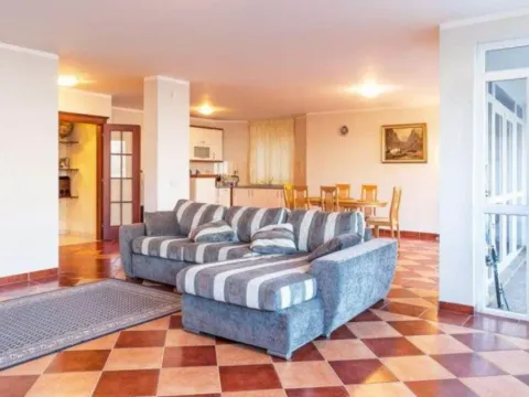 Prodaja, trosoban stan, 132m², Stoliv, Kotor - image 2