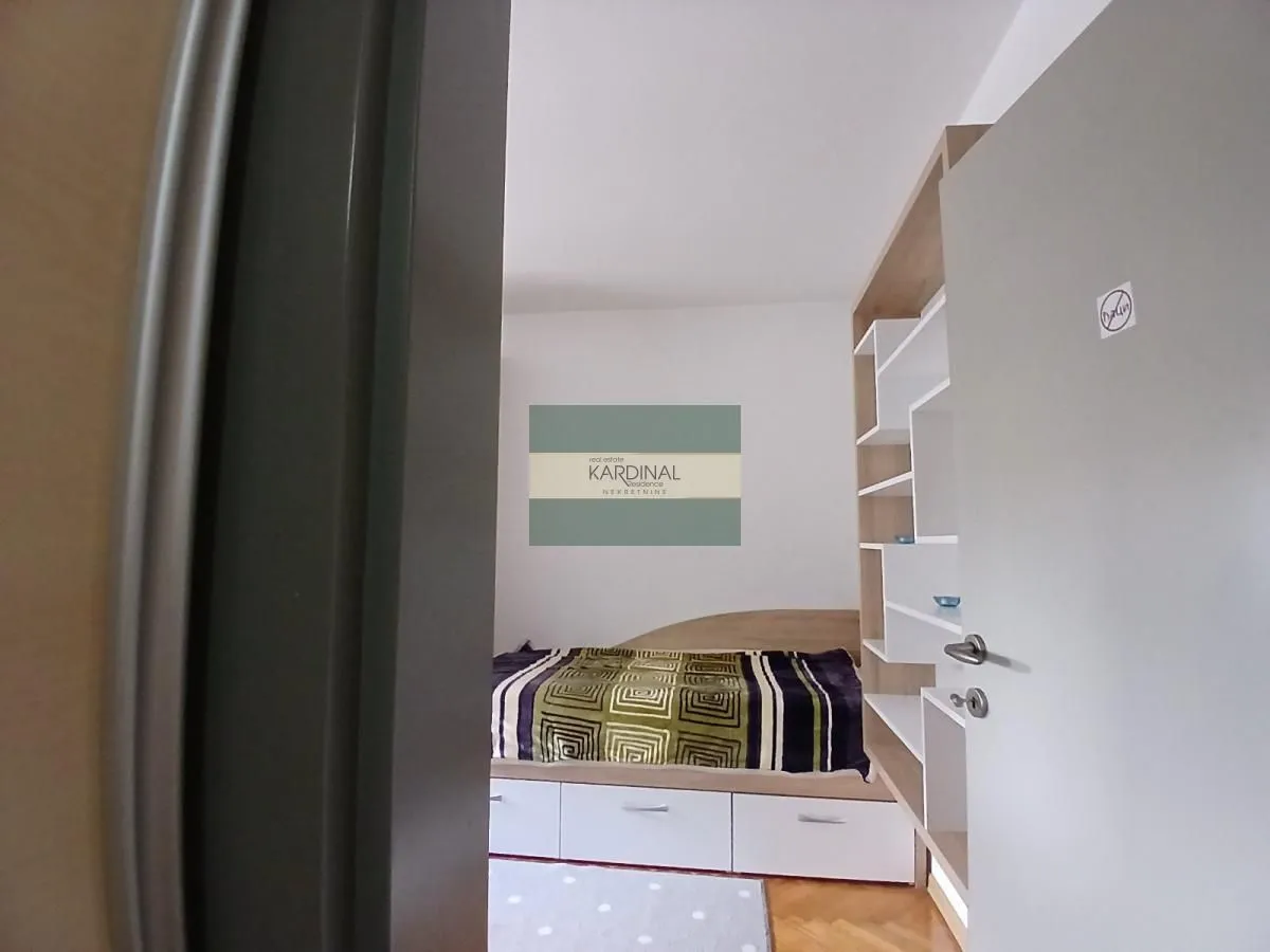 Izdavanje, trosoban stan, 78m², Centar, Jagodina
