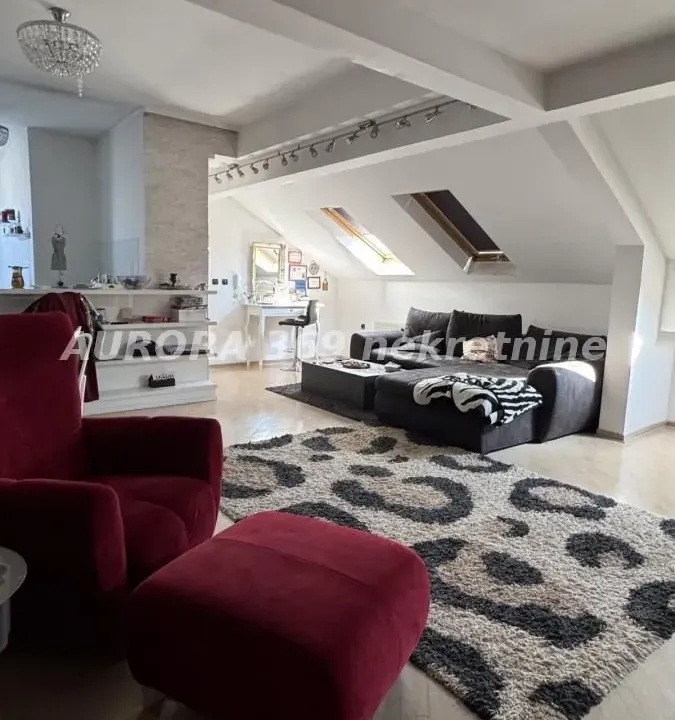 Sale, four bedroom apartment, 130m², Ruma, Srbija