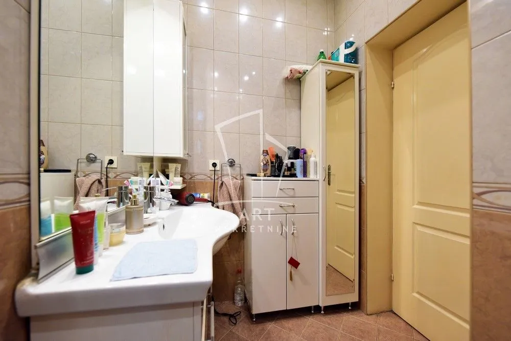 Sale, three bedroom apartment, 86m², Vračar Sve Podlokacije, Beograd