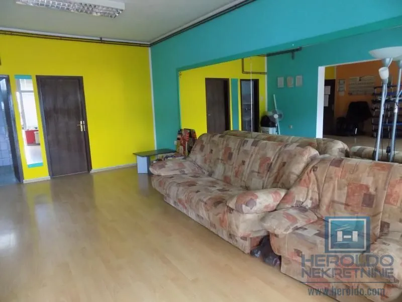 Sale, office space, 300m², Moravski park, Ćuprija