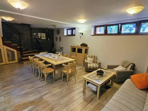 Izdavanje, kuća, 180m², Kalenić Pijaca, Vračar Sve Podlokacije - image 12