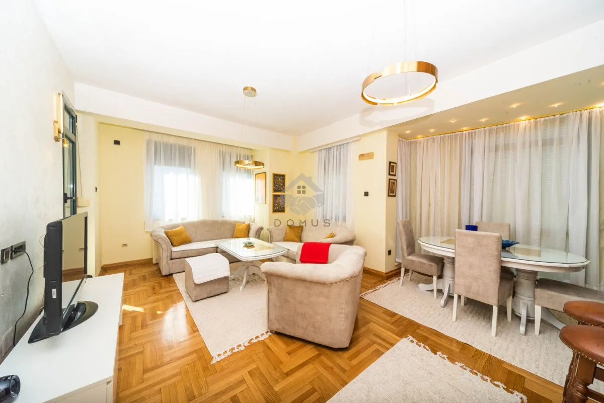 Izdavanje, dvosoban stan, 76m², Centar, Podgorica