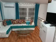 Izdavanje, trosoban stan, 95m², Podmaine, Budva - image 1