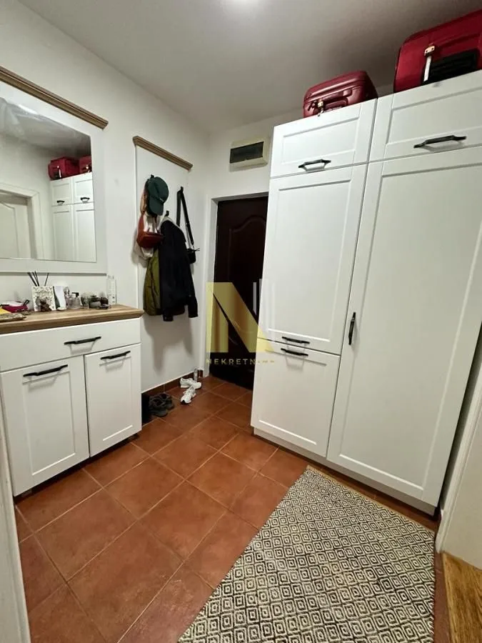 Izdavanje, jednosoban stan, 37m², Nova Detelinara, Novi Sad Sve Podlokacije