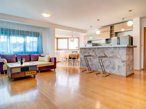 Izdavanje, trosoban stan, 120m², Momišići, Podgorica - image 15