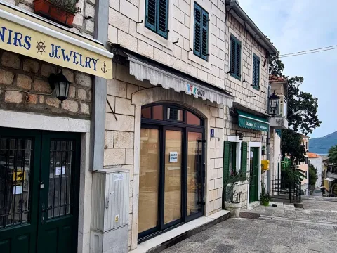 Rent, office space, 96m², Centar, Herceg Novi - image 2