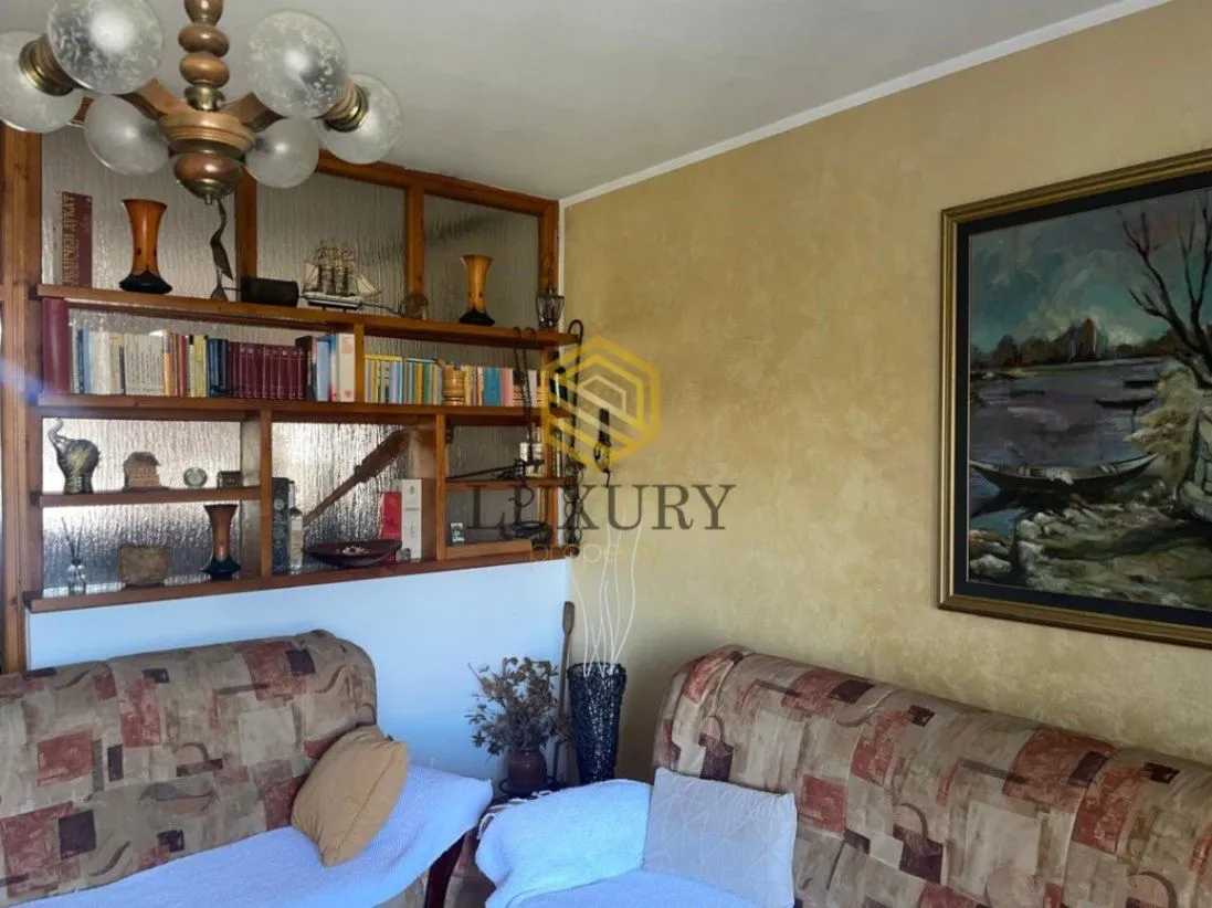 Prodaja, kuća, 250m², Stari Aerodrom, Podgorica