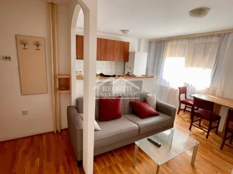 Stan in Zvezdara Sve Podlokacije