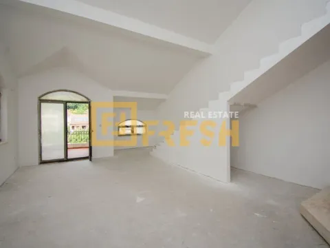 Prodaja, četvorosoban stan, 206m², Momišići, Podgorica - image 2