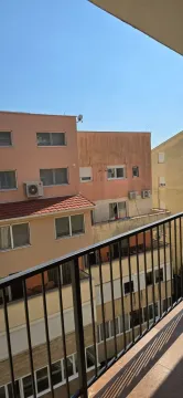 Pogled sa balkona na okolne stambene zgrade. - image 3