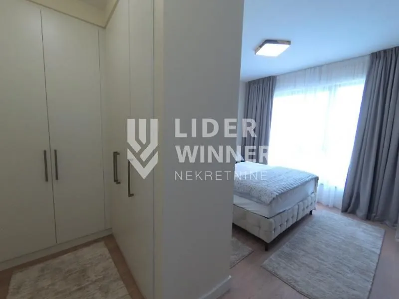 Izdavanje, trosoban stan, 82m², Savski Venac, Beograd