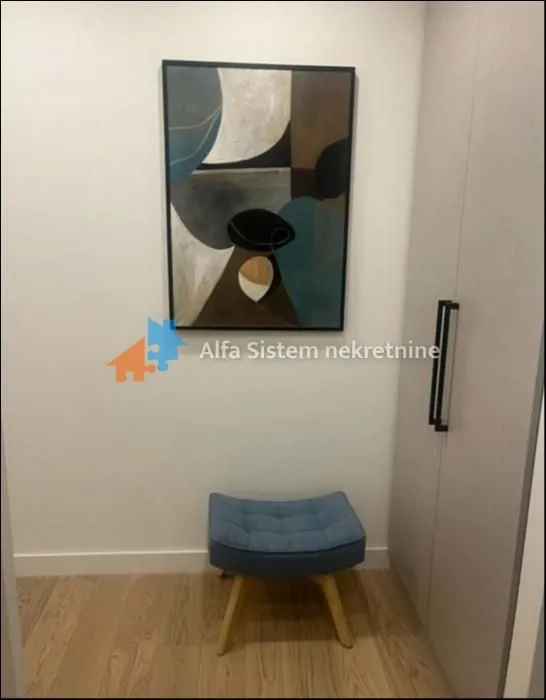 Izdavanje, trosoban stan, 80m², Savski Venac, Beograd