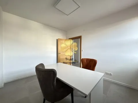 Izdavanje, poslovni prostor, 120m², Centar, Podgorica - image 5