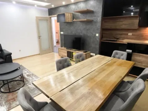 Izdavanje, trosoban stan, 100m², City Kvart, Podgorica