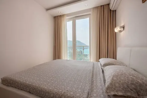 Bright bedroom with a double bed and a balcony overlooking the sea. - image 4