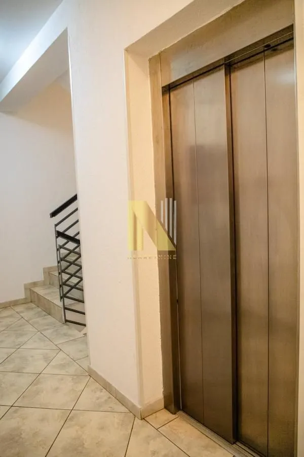 Prodaja, dvosoban stan, 61m², Centar, Novi Sad