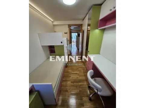 Izdavanje, trosoban stan, 80m², Stari Grad, Beograd - image 11