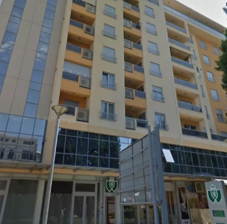 Izdavanje, dvosoban stan, 68m², Centar, Podgorica