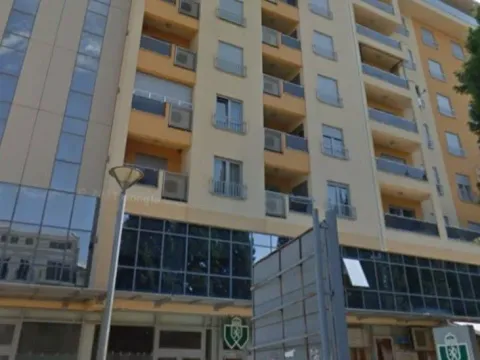 Izdavanje, dvosoban stan, 68m², Centar, Podgorica