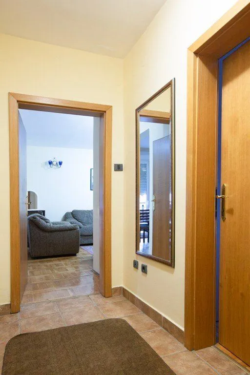 Izdavanje, jednosoban stan, 48m², Ljubović, Podgorica