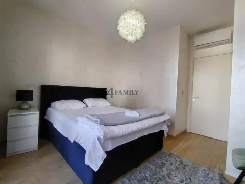 Furnished bedroom with a double bed. - image 10