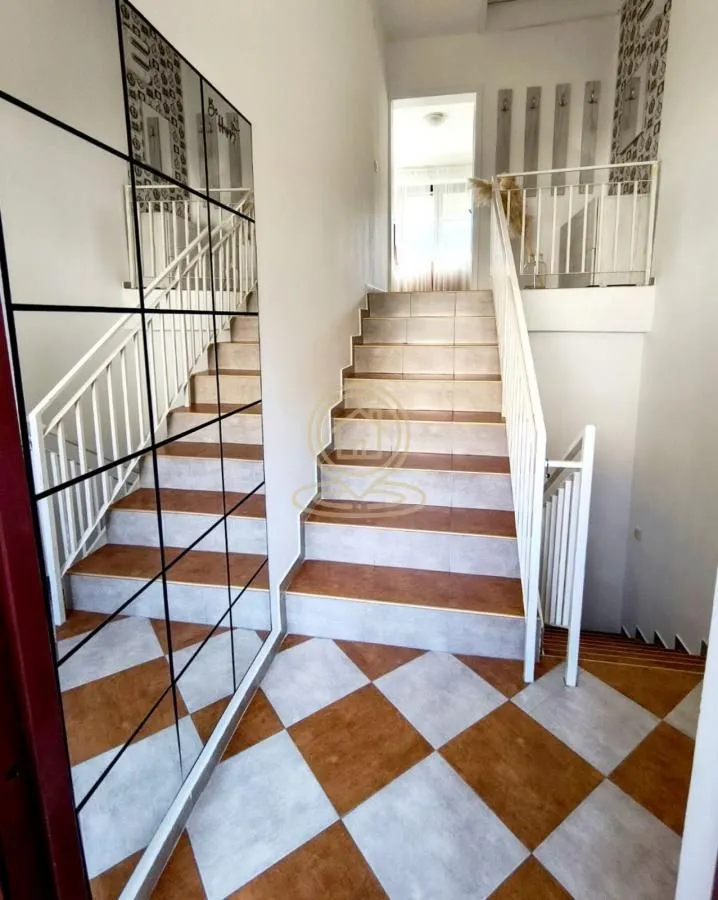 Rent, four bedroom apartment, 100m², Senjak, Beograd