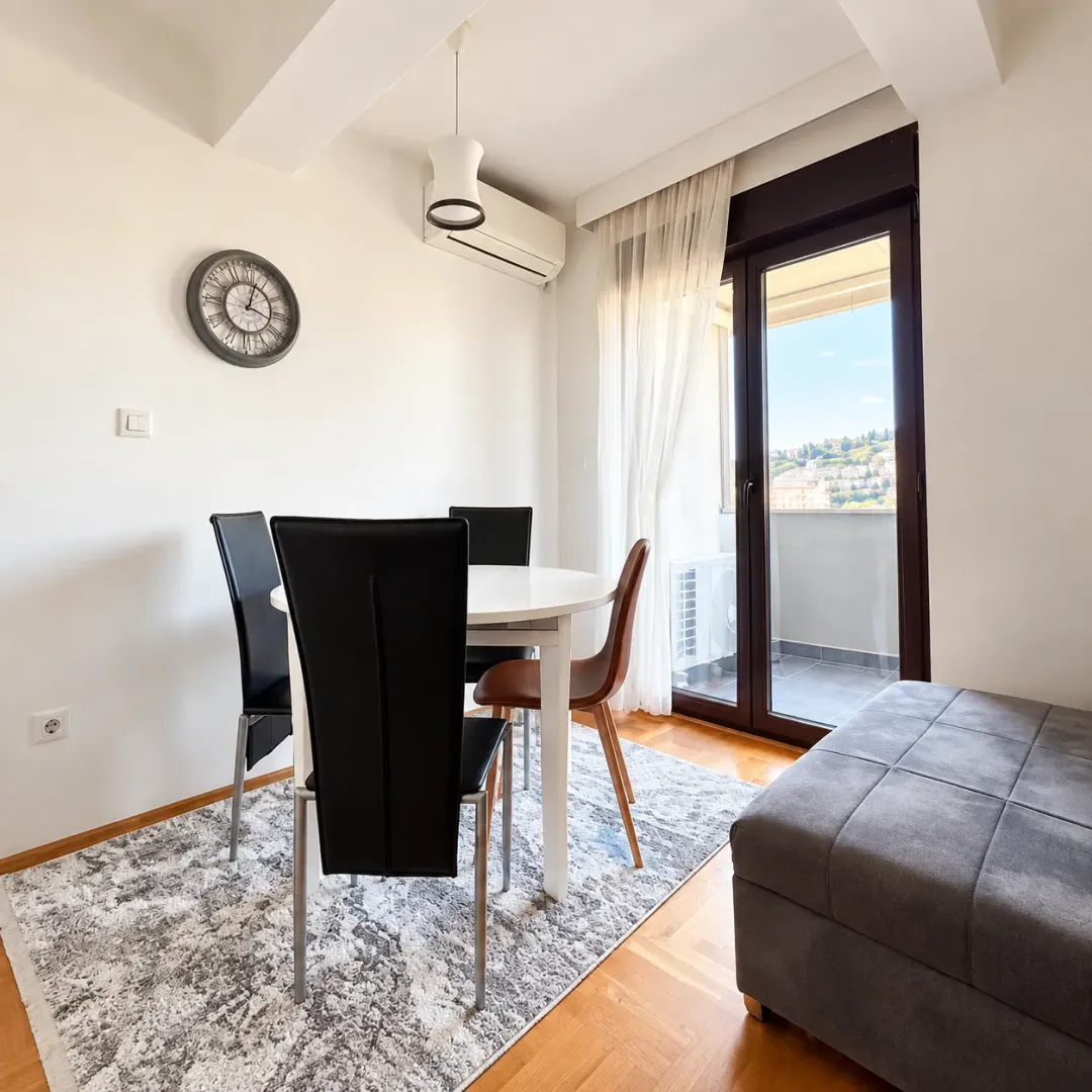 Bright living room with a dining area and access to the terrace.