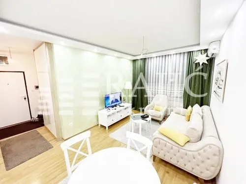 Izdavanje, trosoban stan, 56m², Vračar Sve Podlokacije, Beograd