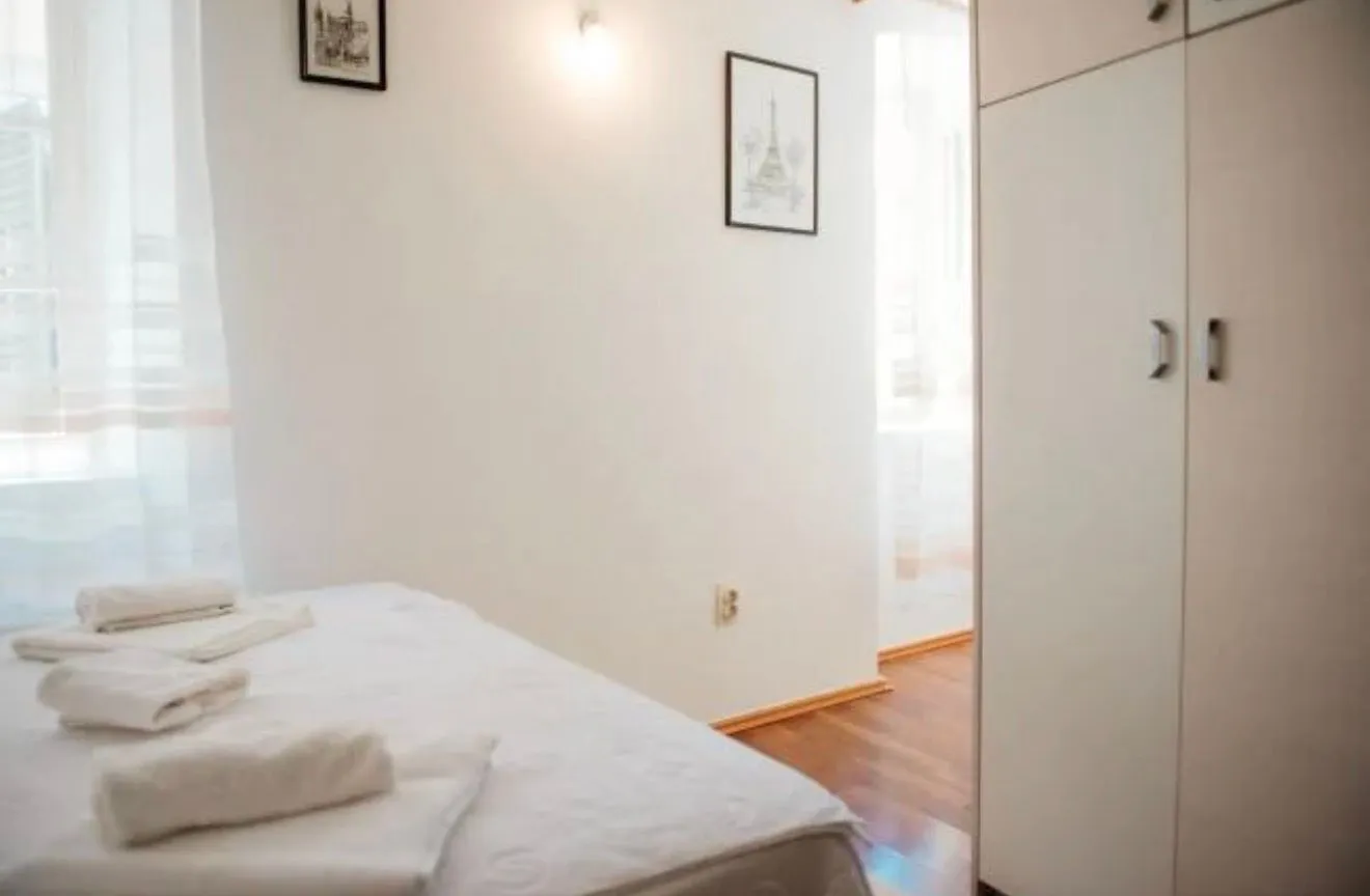 Izdavanje, jednosoban stan, 40m², Stari Grad Kotor, Kotor