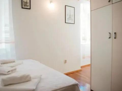 Rent, one bedroom apartment, 40m², Stari Grad Kotor, Kotor - image 10