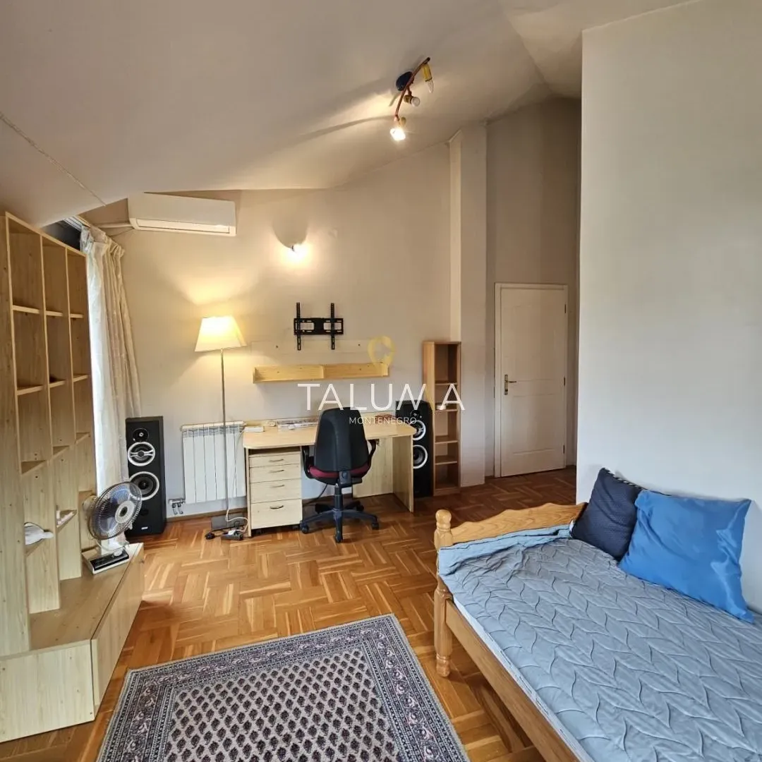 Prodaja, kuća, 300m², Ibričevina, Podgorica
