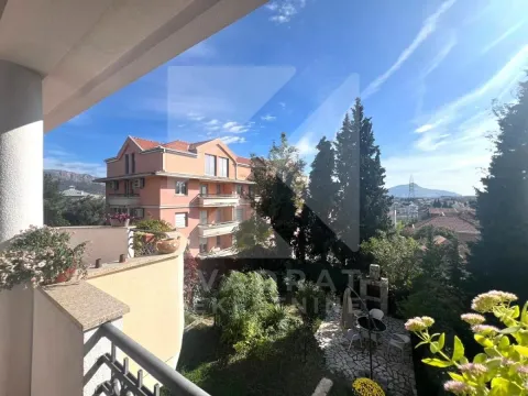 Izdavanje, kuća, 300m², Gorica C, Podgorica - image 32