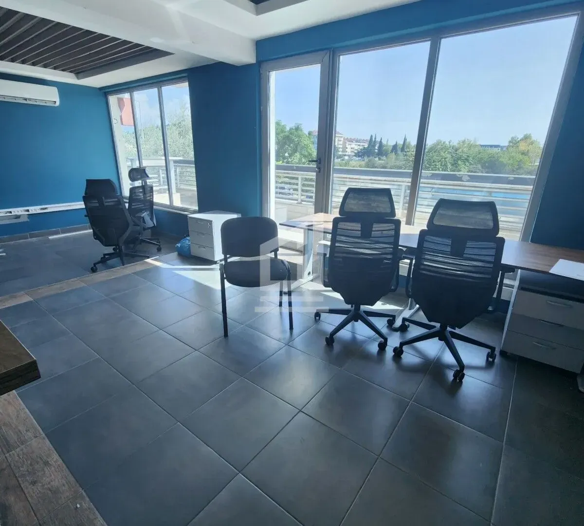 Rent, office space, 180m², Krivi Most, Podgorica
