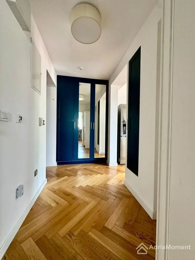Prodaja, dvosoban stan, 68m², Centar, Tivat