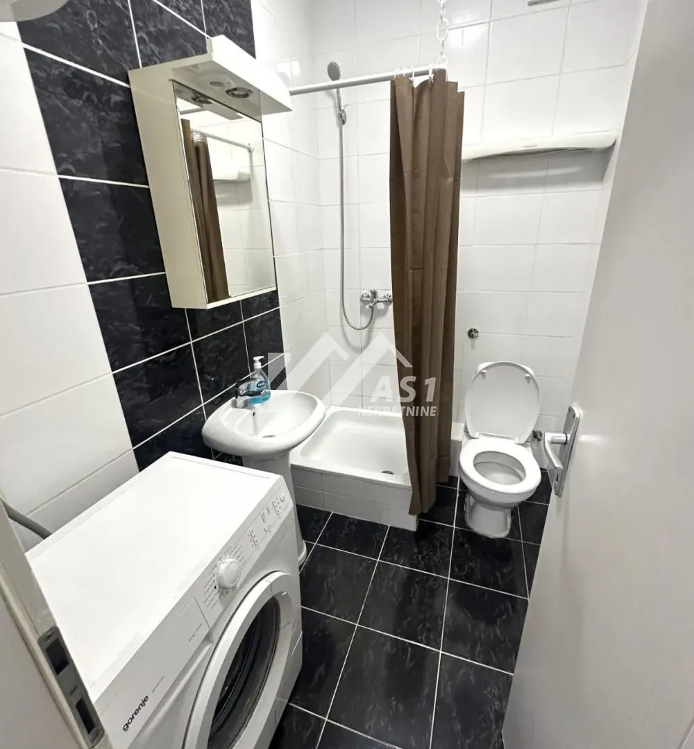 Izdavanje, dvosoban stan, 46m², Sajam, Novi Sad Sve Podlokacije