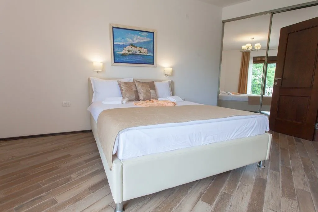 Sale, apartment, 140m², Kamenovo, Budva
