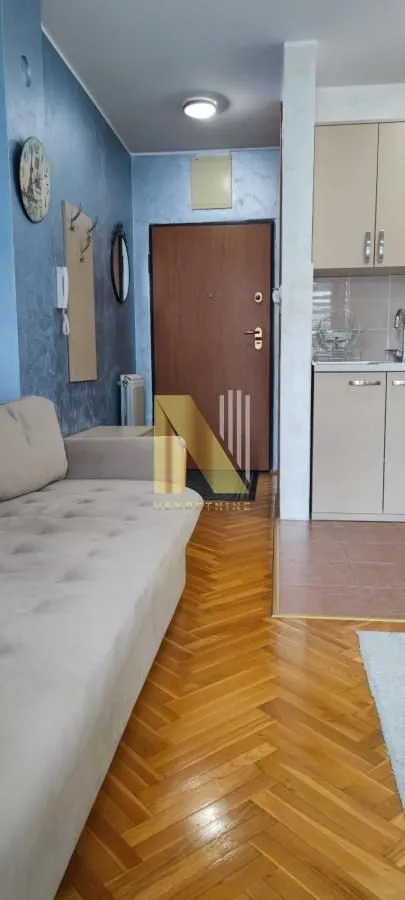 Izdavanje, garsonjera, 31m², Bulevar Oslobodjenja, Novi Sad Sve Podlokacije